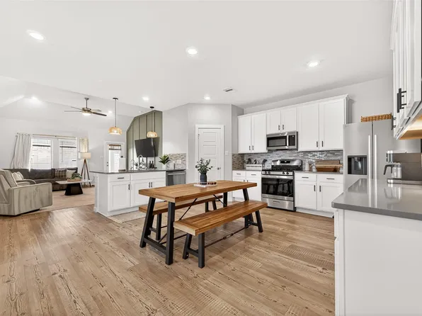17681 Tree Of Heaven, Conroe, TX 77385