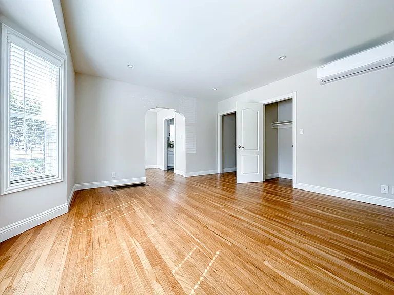 18 N Marengo Ave #A — Photo 6