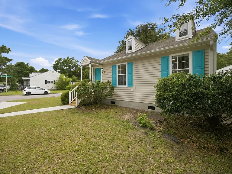 630 Varsity Dr — Photo 36