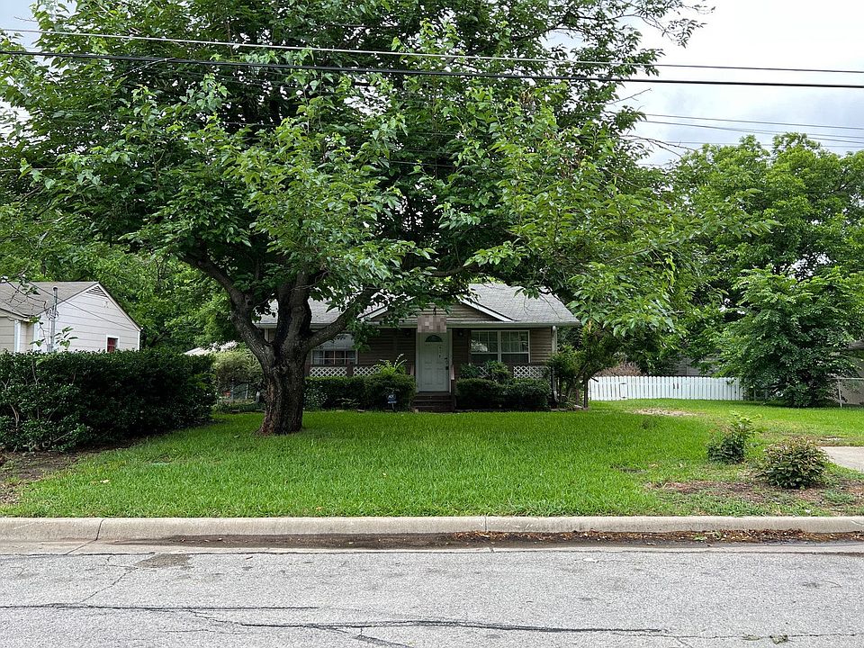 1st image of 814 Oak Dr