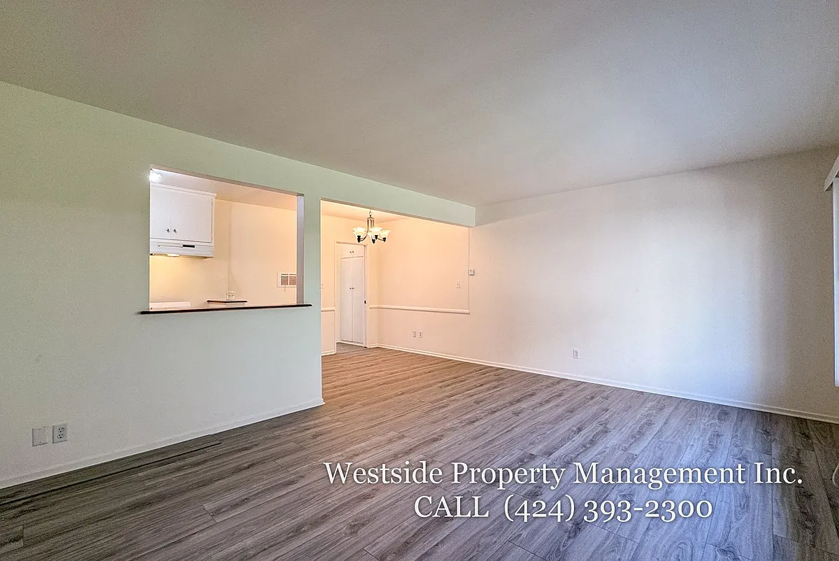 Building Photo - 145 N La Peer Dr #1