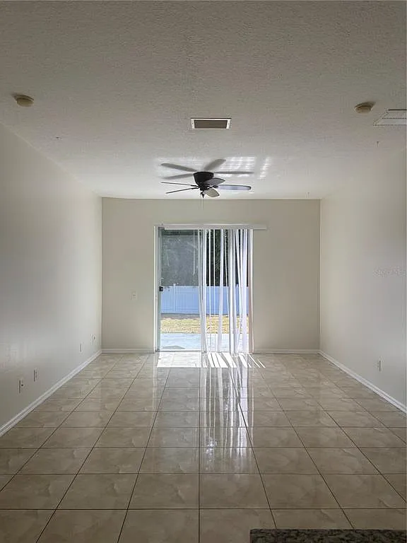 3 bed, 2.0 bath, 1549 sqft, $2,300 — Photo 3