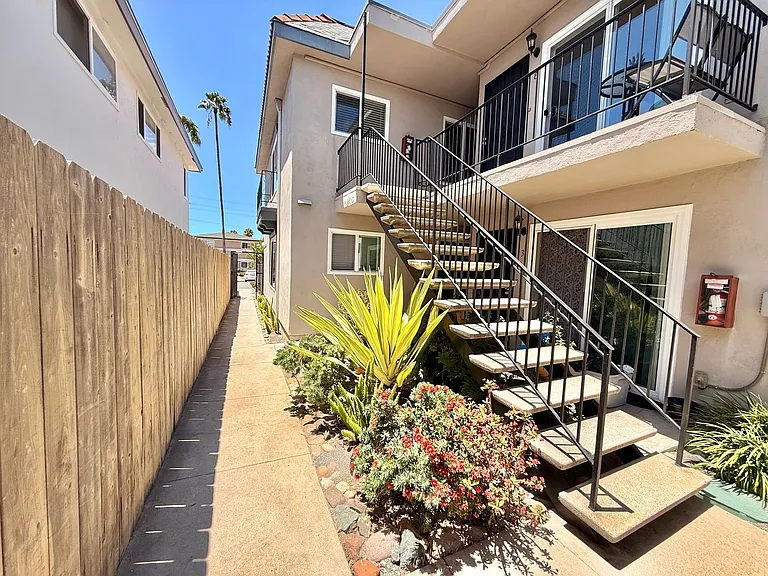 4531 Kansas St — Photo 1