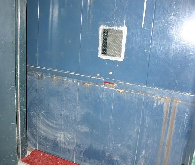 Freight elevator - Easy move in/out