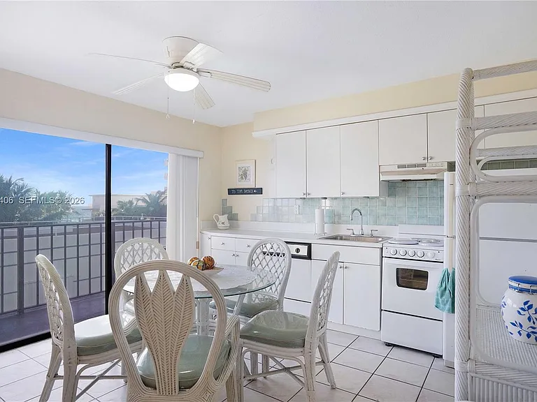 3215 N Ocean Dr #301 — Photo 8