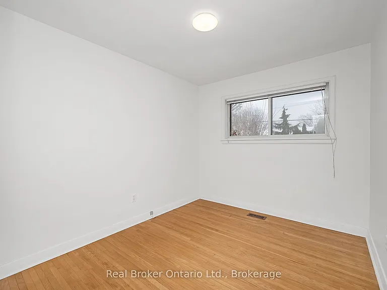 39 Westminster Ave #UPPER — Photo 13
