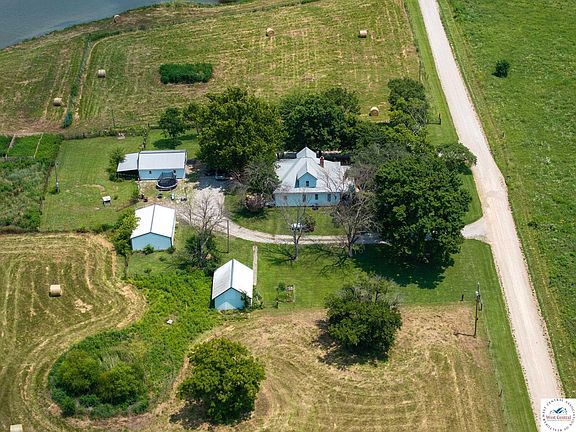 5th image of 835 NW 950th Rd