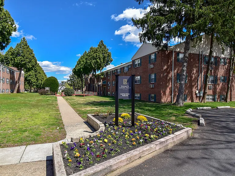 Lavana Falls Apartments — Photo 37