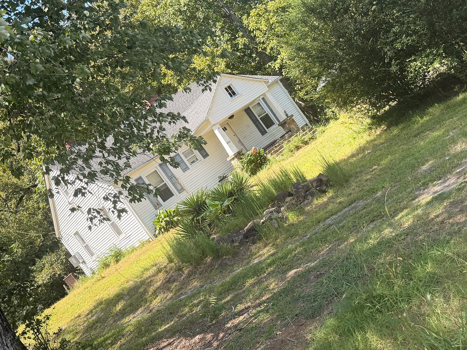 2 bed, 2100 sqft, $1,200 — Photo 1