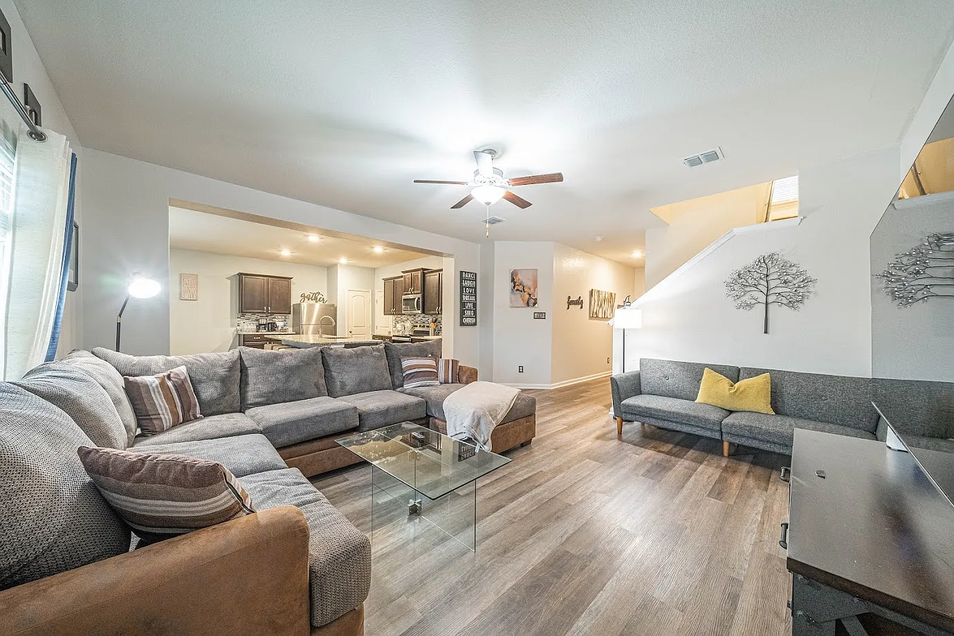 4 bed, 3.5 bath, 2205 sqft, $5,200 — Photo 1