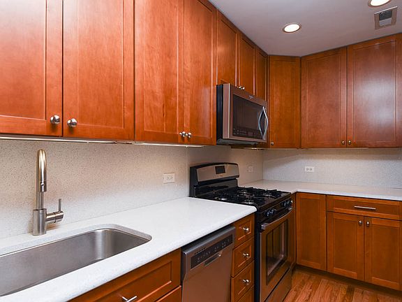 4th image of 1354 W Carmen Ave Unit H