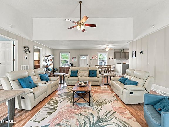 5th image of 321 NE 60th Street