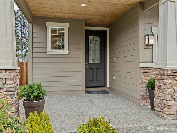 4th image of 8104 52nd Avenue NE