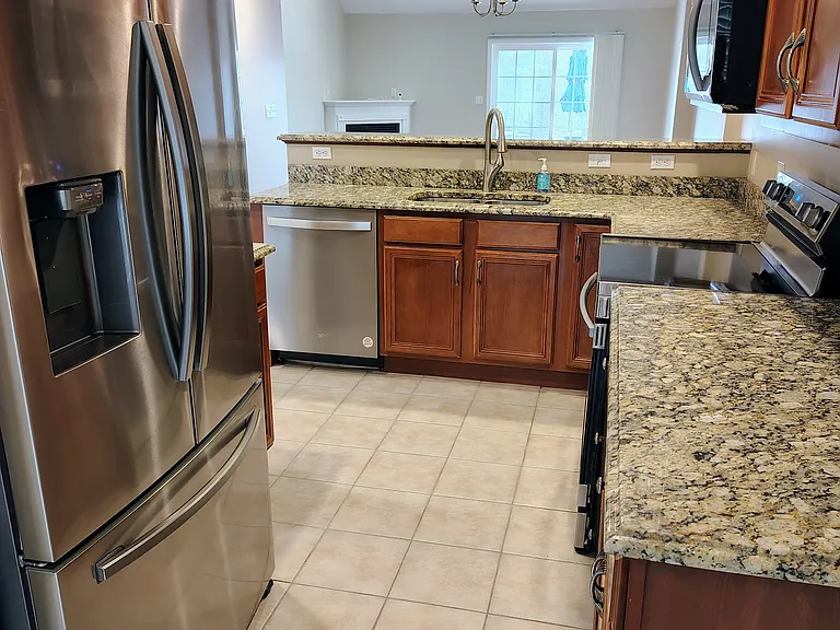 10557 Castle Ln — Photo 7