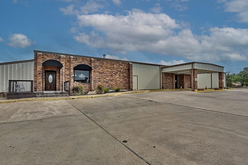 233 College St, Schulenburg, TX 78956 MLS 61643931 Zillow