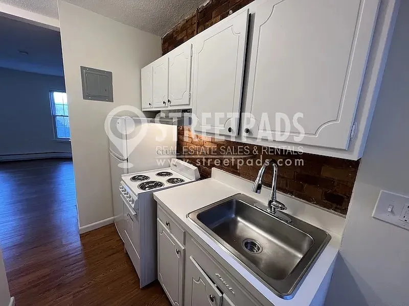 Studio, 1.0 bath, $1,900 — Photo 3