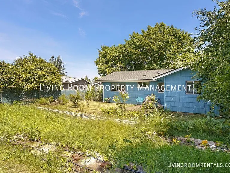 11736 NE Eugene St — Photo 11