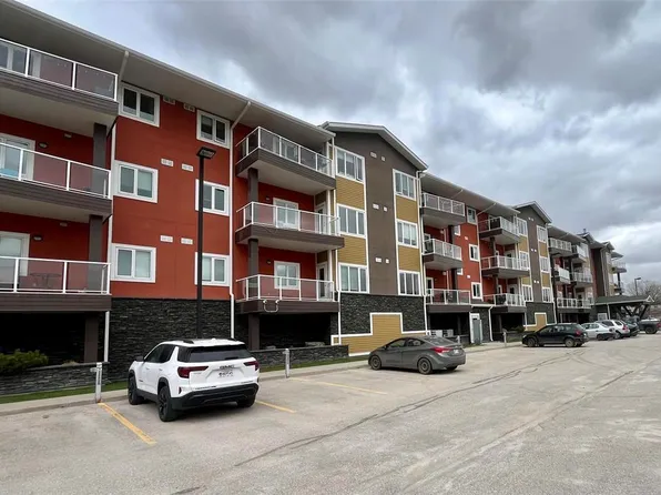 902 Headmaster Row, Winnipeg, MB R2G 4K6