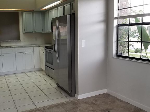 5th image of 200 Meadow Blvd