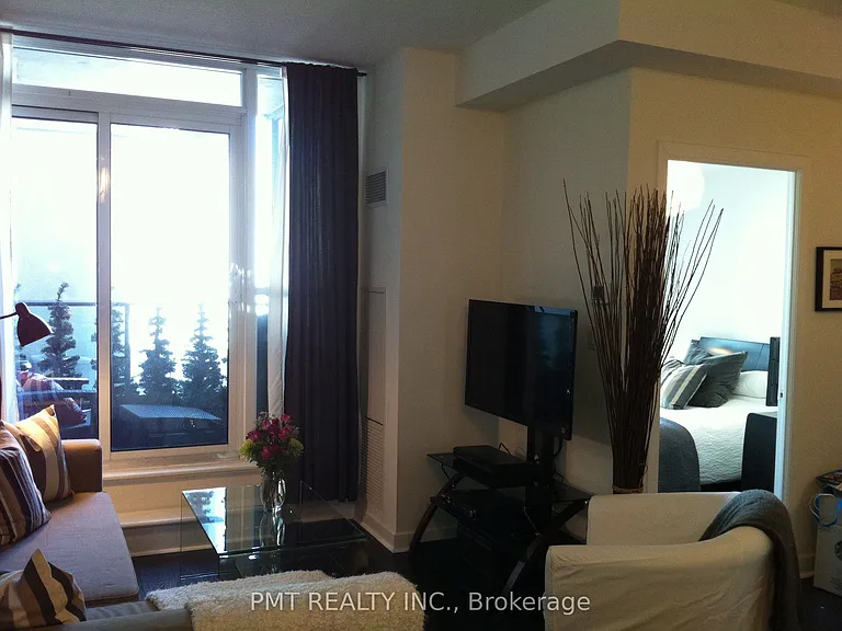 18 Harbour St #301 — Photo 8