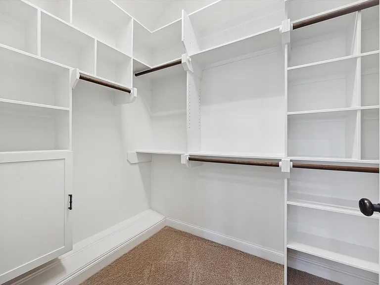 9632 Kings Cross Sta — Photo 17