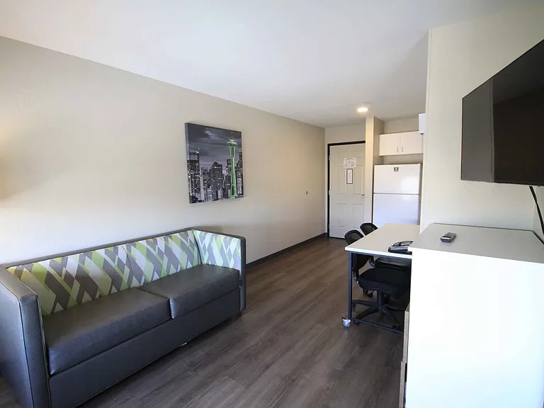 1 Bedroom Suite - 1 King Bed
