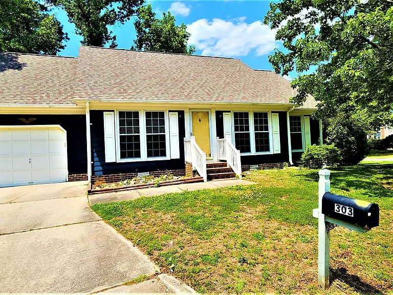 303 Woodstar Dr — Photo 3