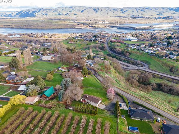 2nd image of 3302 Old Dufur Rd