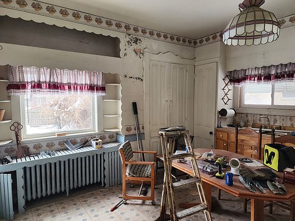 5th image of 516 Church St