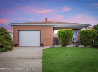 71 Pirogue St, Toms River, NJ 08757