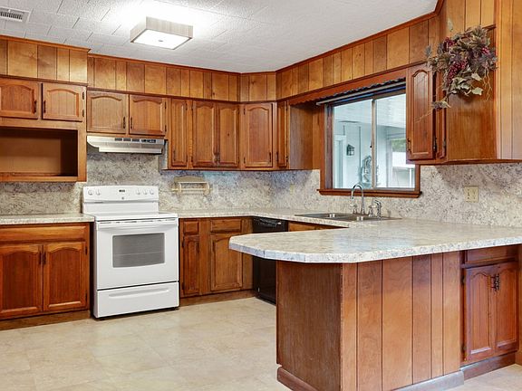 5th image of 238 Champagne Cir