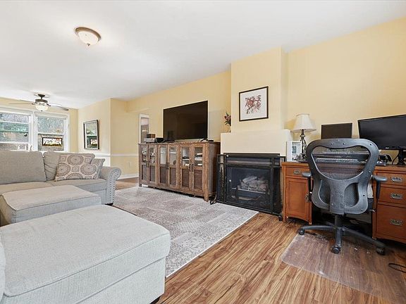 4th image of 349 Bloomfield Ave #117