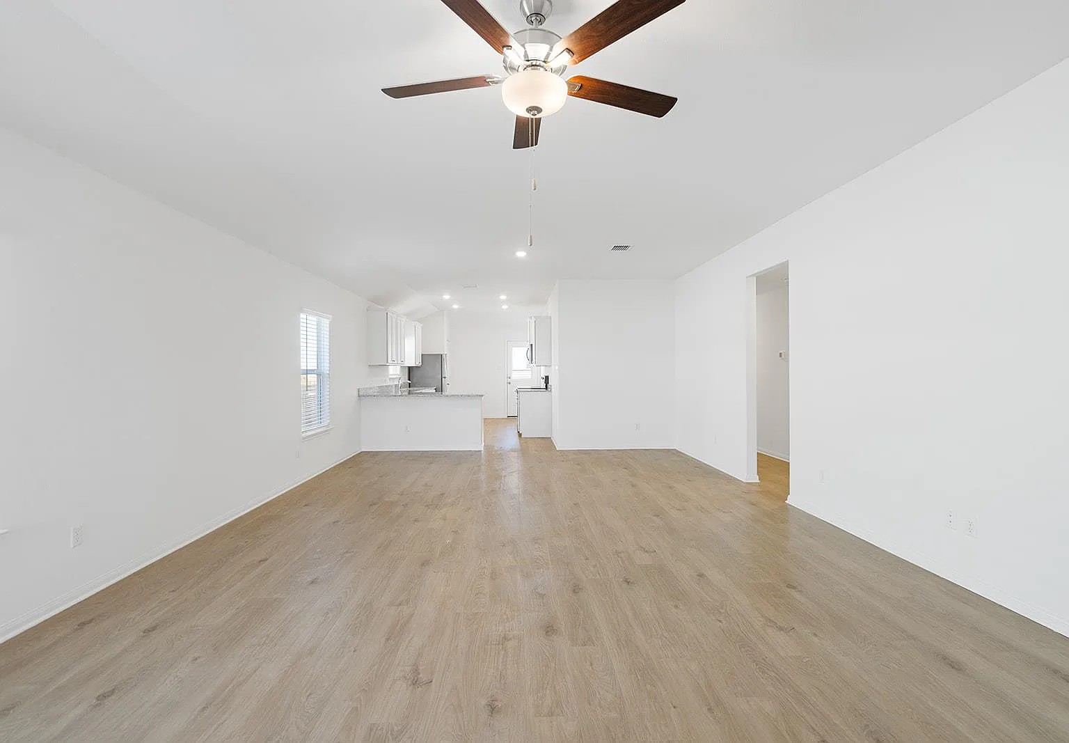 4 bed, 2.0 bath, 1799 sqft, $2,505 — Photo 4