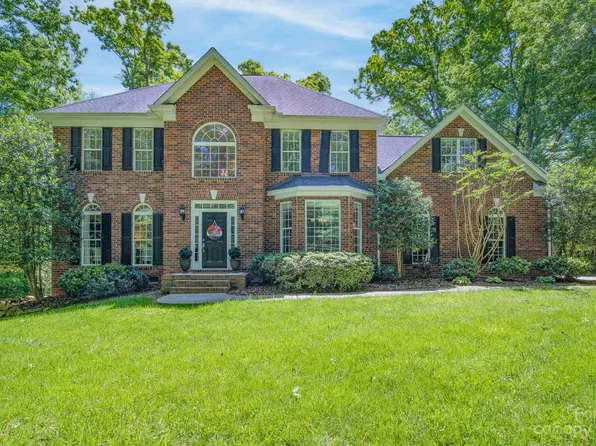 1430 Longleaf Ct, Matthews, NC 28104