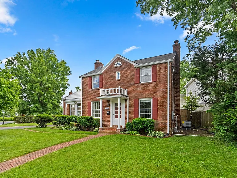 2200 Windham Ln — Photo 2