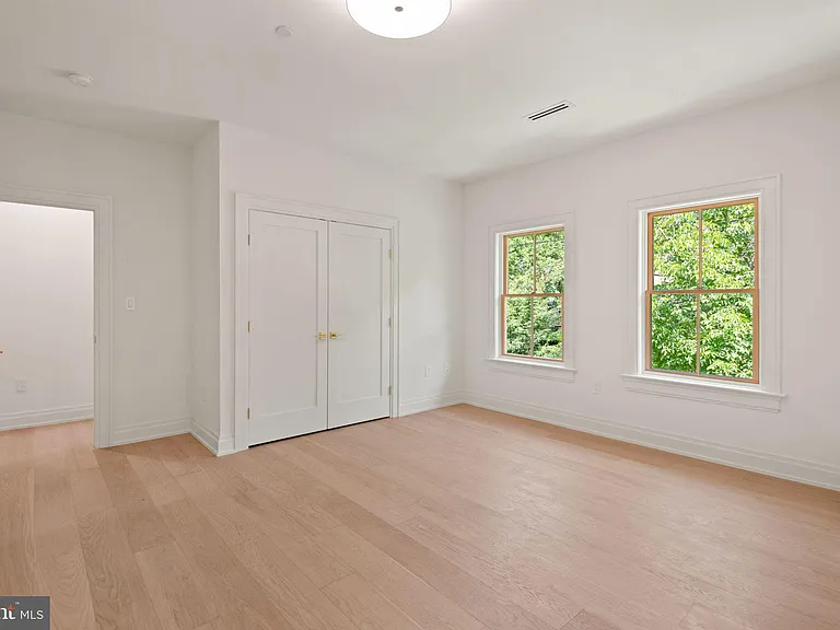 5022 Cathedral Ave NW — Photo 33