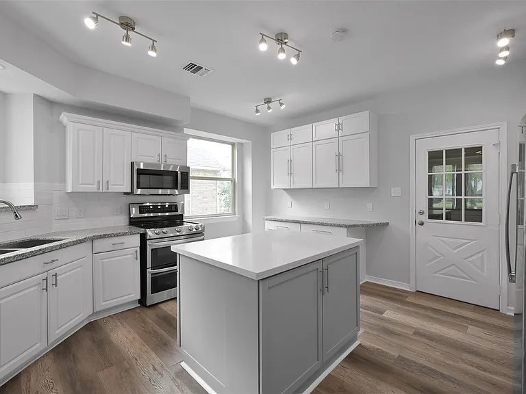 13527 Summer Hill Dr — Photo 10