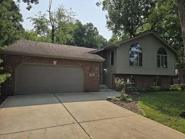 8647 Magnolia St, Saint John, IN 46373