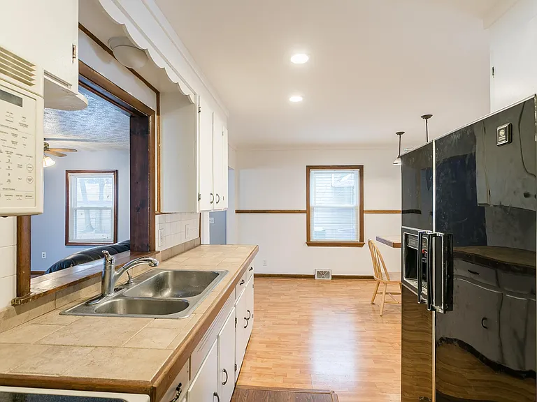 120 Weston Rd — Photo 16