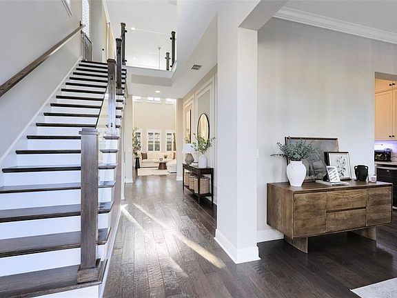 3rd image of 9374 Reymont St