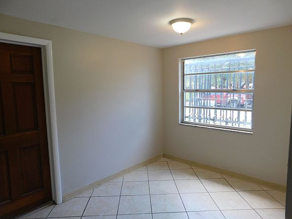 5th image of 936 E Giddens Ave APT 5