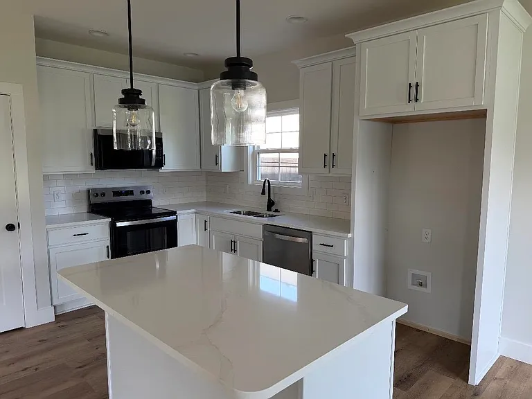 837 Temple Way — Photo 8