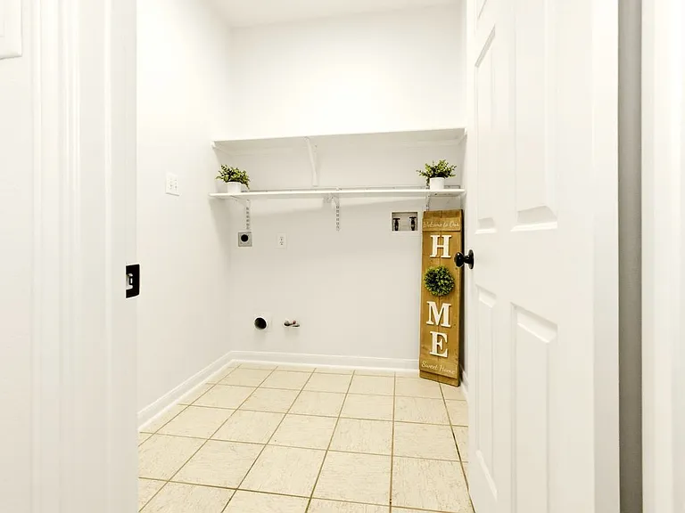 119 Baythorne — Photo 38