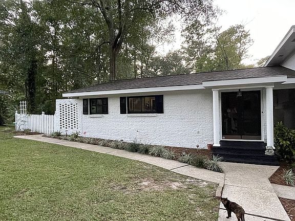 3rd image of 1812 Orchard Dr