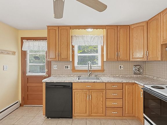 3rd image of 57 Allen Ave