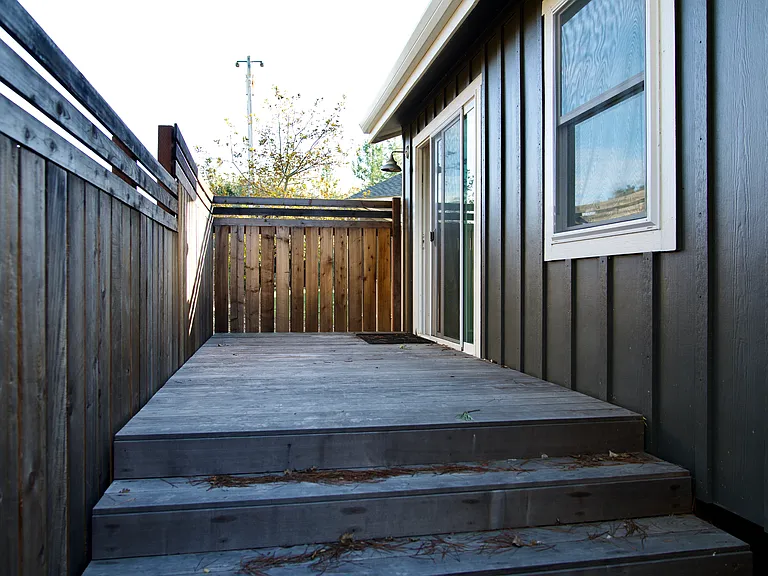 E Hurlbut Ave — Photo 15