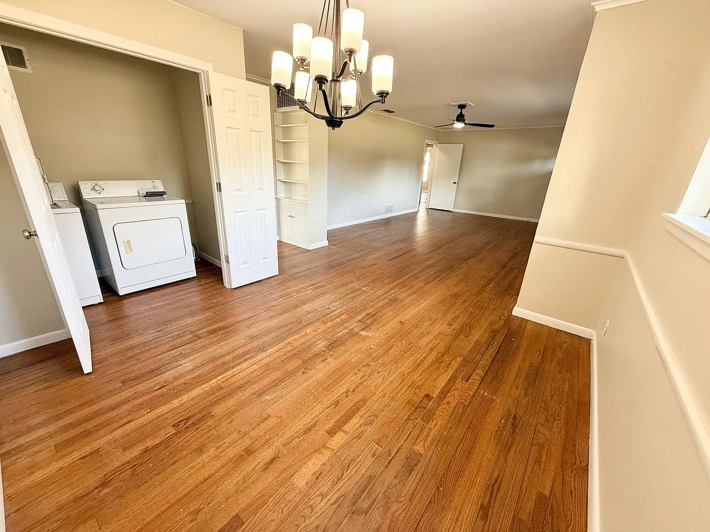 Spacious 3-bed/2-bath! — Photo 4