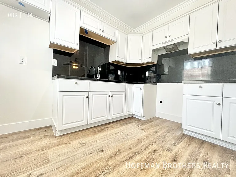 1234 N Berendo St #6 — Photo 2