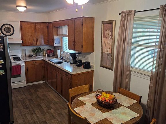 4th image of 4800 Chapel Grove Rd