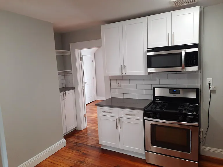 177-179 Davenport Ave #2 — Photo 9